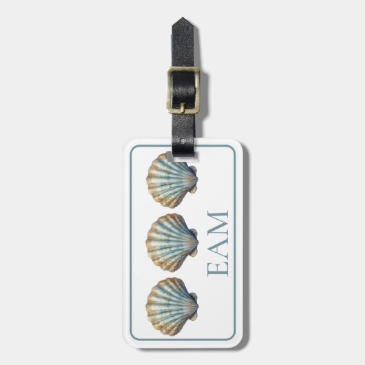 Étiquette À Bagage Coastal Blue Scallop Seashell Monogram (Devant Vertical)