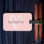 Étiquette À Bagage Coeur Chic Personnalisé Rose Blush<br><div class="desc">Cette étiquette de bagage rose vif est personnalisée avec votre nom dans une police simple sur un grand coeur blanc. Idéal pour vous-même, pour vos demoiselles d'honneur, club de lecture, cadeau de remise de diplômes, cadeau d'anniversaire, cadeau de l'enseignant, amoureux du voyage ou pour toute occasion. Objets et plus de...</div>