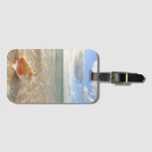 Étiquette À Bagage Conque Shell en sable sur la plage tropicale (Devant Horizontal)