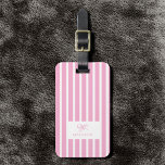 Étiquette À Bagage Coquette Bow rose mignonne Preppy Nom personnalisé<br><div class="desc">Habille tes bagages en bandes roses preppy et en arc dainty ! Ajoutez votre nom pour un look coquette,  mignon,  girly,  et totalement sur tendance. Parfait pour les vibes de glam en déplacement !</div>