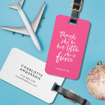 Étiquette À Bagage Couleur Personnalisée Script Petit Mais Fierce Sha<br><div class="desc">Voyagez dans le style avec cette étiquette de bagage littéraire avec votre nom et un script de brosse blanche de la citation "bien qu'elle soit mais peu elle est féroce" de A Midsummer Night's Dream de William Shakespeare contre une couleur arrière - plan modifiable (cliquez sur "modifier" pour changer d'arrière...</div>