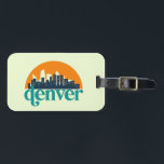 Étiquette À Bagage Denver Colorado City Skyline Retro Cityscape Art<br><div class="desc">Design urbain vintage et rétro avec une belle skyline, attraction touristique et art urbain. gratte-ciel Cool et silhouette de construction merchandises pour touristes et voyageurs. Parfait comme souvenir à rapporter lors de votre voyage. Enregistrez la mémoire de votre voyage et de vos vacances en famille et entre amis. La couleur...</div>