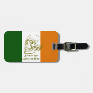 Étiquette À Bagage Drapeau irlandais avec le dessin humain de crâne