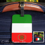 Étiquette À Bagage Drapeau italien monogramme élégant<br><div class="desc">Prenez un morceau d'Italie avec vous partout où vous voyagez en utilisant notre Elegant Monogrammed Italian Flag Luggage Tag. Réalisée méticuleusement avec un design d'inspiration italienne, elle est l'exemple même de la fonctionnalité chic. Les couleurs vives du drapeau italien, vert, blanc et rouge, sont magnifiquement incarnées dans le tag, lui...</div>