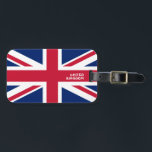 Étiquette À Bagage Drapeau national du Royaume-Uni Patriotique<br><div class="desc">Drapeau national du Royaume-Uni Patriotic Luggage Tag avec le drapeau du Royaume-Uni imprimé sur le côté de la balise. Le nom du pays écrit avec la police vibrante est intégré dans la conception du fond. Le texte est entièrement personnalisable à l'aide de la fonction "Customiser !". L'autre côté de la...</div>