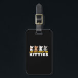 Étiquette À Bagage Drôle mignon Amoureux des chats Humour Posez-Moi D<br><div class="desc">Posez-moi des questions sur ma marchandise de chattes pour amoureux des chats, maman de chat ou papa de chat, dame de chat fou, propriétaire de plus d'un mignon petit chatons et chattes. Un design graphique cool et génial pour ceux qui aiment leur animal de compagnie en peluche et leur kitty...</div>
