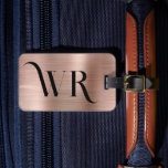 Étiquette À Bagage Élégant 2 Monogramme initial rose rose Or métal<br><div class="desc">Girly Stylish Modern Elegant Rose Gold Metal 2 ornement Monogramme Initial Personnalisé Bagage Bag. Ce design comprend deux (2) caractères de typographie initiale monogramme ornementale et les informations d'adresse sur le faux Rose métal brossé or (apparence de feuille métallique rose rose rose or) arrière - plan. Ils sont faciles à...</div>