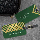 Étiquette À Bagage Élégant Vert Faux Or Marque de bagage géométrique<br><div class="desc">Restez élégant sur le pouce avec cet élégant sac vert avec un design géométrique en faux or audacieux. Personnalisez cette balise avec vos informations et pour plus d'options comme changer la police et sa taille cliquez sur le bouton "Customiser". *Veuillez noter que le filigrane Zazzle qui apparaît dans l'aperçu du...</div>