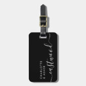 Étiquette À Bagage Elegant White On Black Monogram Script Name (Devant Vertical)
