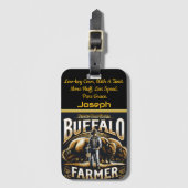 Étiquette À Bagage Éleveur de buffles se tient fièrement avec un biso (Devant Vertical)