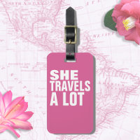 Elle voyage beaucoup, rose