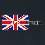 Étiquette À Bagage Étiquette britannique de bagage de monogramme de<br><div class="desc">Étiquette britannique de bagage de monogramme de nom de drapeau d'Union Jack. Icône anglaise de fierté. Étiquettes faits sur commande de sac pour des valises et des sacs à main. Ajoutez votre propre carte de visite ou entrez en contact avec les détails sur le dos. La Grande-Bretagne Angleterre R-U Royaume-Uni....</div>