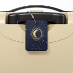 Étiquette À Bagage Étiquette de la lune d'or Monogramme de croissant<br><div class="desc">Belle lune de croissant avec des étoiles d'or sur un arrière - plan bleu nuit velours jumelé avec des polices élégantes. Facile à customiser et vous pouvez choisir parmi de nombreux articles de cette collection dans notre magasin.</div>