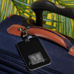 Étiquette À Bagage Étiquette de la police gras monogramme<br><div class="desc">monogramme moderne et élégant à lettre simple avec police de script pour nom. Tout le texte est réglable. Idéal pour de nombreuses utilisations différentes. Pour l'école,  le travail ou la maison.</div>