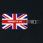 Étiquette À Bagage Étiquettes décorées d'un monogramme de bagage de<br><div class="desc">Le bagage fait sur commande de voyage de drapeau britannique d'Union Jack étiquette pour vos bagages. PROPRIÉTÉ mignonne des accessoires de monogramme pour des sacs et des valises. Ajoutez votre propres texte unique, citation drôle, nom, dire fierté de l'anglais etc. L'Angleterre gigaoctet de Royaume-Uni BRITANNIQUE, Grande-Bretagne. Douille de carte de...</div>