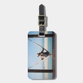 Étiquette À Bagage Femme s'asseyant sur un hamac à un petit hôtel (Devant Vertical)