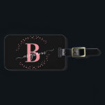 Étiquette À Bagage Fille Elegant Noir rose Nom Monogramme Script Lugg<br><div class="desc">Fille,  minimaliste,  simple,  moderne,  noir et rose monogramme nom initial script personnalisé monogrammed bagage tag. Doté d'une initiale monogramme et d'un script de signature de nom de poutre dans une police calligraphique manuscrite avec des queues d'échange et un cadre en cercle pointillé autour de votre monogramme.</div>