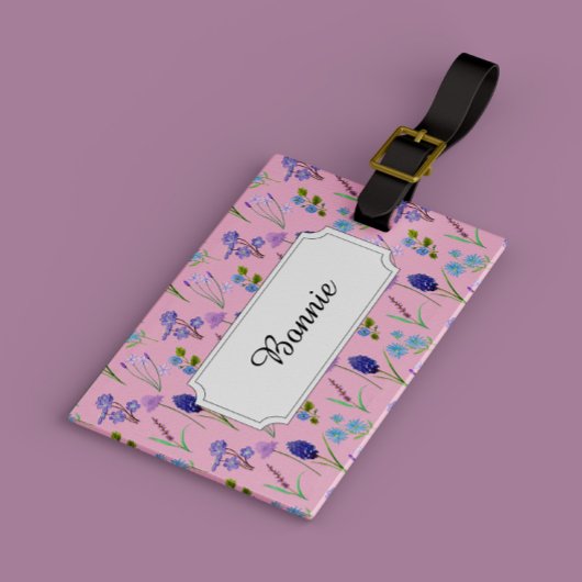 Étiquette À Bagage Fleurs de champs bleu et lilas sur rose.