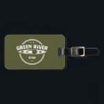 Étiquette À Bagage Green River Utah Kayak<br><div class="desc">En empruntant ses sources situées dans le Wind River Range du Wyoming,  la puissante rivière Green descend dans l'Utah,  s'écoule vers l'est jusqu'au Colorado,  puis revient à travers l'Utah en traversant un sentier à travers un paysage dramatique et varié de montagnes,  canyons et désert sur 110 km.</div>
