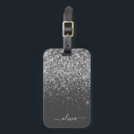 Étiquette À Bagage Gris argenté pailleté glitter monogramme nom fémin<br><div class="desc">Oreiller monogramme et initiale pailleté gris argenté et gris charbon. L'étiquette de bagage est le cadeau idéal pour un anniversaire sweet 16,  un mariage,  une baby shower ou une soirée enterrement de vie de jeune fille pour quelqu'un qui décore sa chambre avec style.</div>