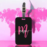 Étiquette À Bagage Hot rose Black World Voyageur Nom du monogramme<br><div class="desc">Voyagez en style avec notre Hot Pink World Traveller Monogram Nom Bagage Tag! Doté d'un design rose vif et d'un arrière - plan de carte du monde, ce tag est personnalisé avec votre nom et monogramme dans une police chic. Parfait pour identifier vos bagages rapidement et facilement, il combine mode...</div>