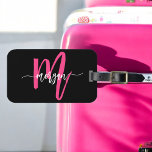 Étiquette À Bagage Hot rose Black World Voyageur Nom du monogramme<br><div class="desc">Voyagez en style avec notre Hot Pink World Traveller Monogram Nom Bagage Tag! Doté d'un design rose vif et d'un arrière - plan de carte du monde, ce tag est personnalisé avec votre nom et monogramme dans une police chic. Parfait pour identifier vos bagages rapidement et facilement, il combine mode...</div>