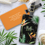Étiquette À Bagage Ile tropicale Monogramme Floral Script Or Noir<br><div class="desc">Apportez un peu d'élégance hospitalière tropicale partout où vous voyagez, lorsque vous utilisez cette étiquette de bagage chic et moderne. D'étonnants oiseaux d'aquarelle tropicaux, sophistiqués, colorés, de fleurs de paradis, de parties scintillant faux or, et de script de calligraphie personnalisée avec un original monogramme audacieux, superposent un arrière - plan...</div>