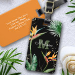 Étiquette À Bagage Ile tropicale Monogramme Floral Script Or Noir<br><div class="desc">Apportez un peu d'élégance hospitalière tropicale partout où vous voyagez, lorsque vous utilisez cette étiquette de bagage chic et moderne. D'étonnants oiseaux d'aquarelle tropicaux, sophistiqués, colorés, de fleurs de paradis, de parties scintillant faux or, et de script de calligraphie personnalisée avec un original monogramme audacieux, superposent un arrière - plan...</div>