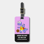 Étiquette À Bagage Illustration D'Un Stegosaurus Jouant Au Basket. (Devant Vertical)