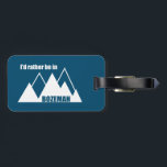 Étiquette À Bagage Je Préférerais Être À Bozeman Montana Mountain<br><div class="desc">Avec Bozeman,  la proximité de Yellowstone dans le Montana et l'abondance de montagnes et de loisirs,  c'est un paradis d'aventure. Ce grand design vintage a un look rétro.</div>