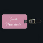 Étiquette À Bagage Juste marié<br><div class="desc">Lune de miel,  et le monde a besoin de savoir ! Montrez votre nouveau statut de relation avec cette adorable étiquette de bagage!</div>