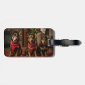 Étiquette À Bagage Kelpie australienne près de la cheminée Noël (Dos horizontal)