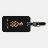 Étiquette À Bagage L'ananas de rose rose sur le noir | soit doux (Devant horizontal)