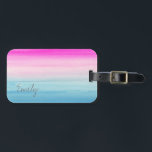 Étiquette À Bagage L'aquarelle rose et bleue | d'Ombre ajoutent votre<br><div class="desc">Lavage de gradient d'aquarelle de couleurs roses et bleues lumineuses. Ajoutez votre nom pour le personnaliser.</div>
