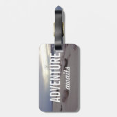 Étiquette À Bagage L'aventure attend des vagues de plage de (Dos Vertical)