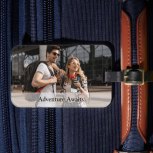 Étiquette À Bagage L'aventure attend l'image personnalisée du voyageu
