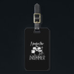 Étiquette À Bagage Lecteur vintage Retro Drum Je Préfère Le Tambour<br><div class="desc">Je préfère le batteur. Marchandise amusante vintage de batteur rétro pour musicien, joueur de tambour, membre de groupe de rock, amoureux de la musique. Conception géniale à porter à un concert de rock, acclamant pour votre artiste préféré, chanter et hurler. Un grand cadeau pour votre fils adolescent, fille, petit-fils, petite-fille...</div>