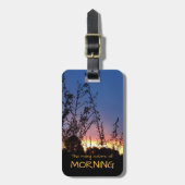 Étiquette À Bagage Les Couleurs Du Matin Augmentent Entre Les Silhoue (Devant Vertical)