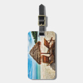 Étiquette À Bagage Lounge on beach throw pillow (Devant Vertical)