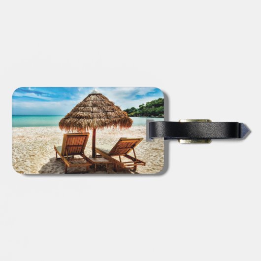 Étiquette À Bagage Lounge on beach throw pillow (Dos horizontal)