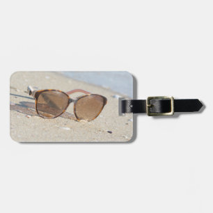 Étiquette À Bagage Lunettes de soleil sur la plage