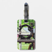 Étiquette À Bagage Machine à coudre dans la vitrine (Dos Vertical)