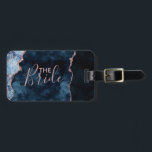 Étiquette À Bagage Marine Bleu et Rose or huile Agate Marbre la marié<br><div class="desc">Marine Blue & Rose Gold Foil Aquarelle Marbre Agate Géode Doré Design,  avec polices Moderne et Script. Mariage branché et chic le tag bagages de mariée! ~ Regardez ma boutique pour voir l'ensemble de la suite mariage pour ce design!</div>