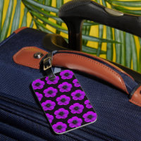 Modèle floral de géranium violet sur noir