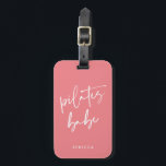 Étiquette À Bagage Moderne Calligraphie rose Entraînement Pilates de<br><div class="desc">Pilates roses mignonettes étiquette de bagages Babe pour vos voyages et vacances. Achetez-en un pour vous ou comme cadeau Pilates pour un instructeur Pilates ou un ventilateur Pilates. Accessoire Pilates moderne avec script de calligraphie manuscrit moderne et votre nom de choix. Les couleurs de tous les éléments de texte peuvent...</div>