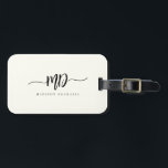 Étiquette À Bagage Moderne Monogramme Brush Script noir ivoire élégan<br><div class="desc">Chic et élégant,  cette étiquette monogramme moderne en ivoire et noir est un design minimaliste sophistiqué qui combine votre monogramme dans un script de brosse avec des fioritures le long d'élégante typographie serif.</div>