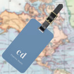 Étiquette À Bagage monogramme bleu poussiéreux<br><div class="desc">Arrière - plan bleu poussiéreux. Personnalisez et ajoutez vos lettres monographiques et votre nom complet sur le devant. Vos coordonnées au verso.</div>