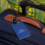 Étiquette À Bagage Monogramme bleu simple moderne<br><div class="desc">Marque à bagages moderne avec un design bleu simple et minimal avec votre monogramme en caractères gras avec votre nom à l'avant. Le dos contient vos coordonnées.</div>