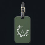Étiquette À Bagage Monogramme botanique vert initial<br><div class="desc">Une couronne de croissant dessinée à la main de feuilles et de lauriers entoure votre monogramme ou initiale. L'illustration florale minimale est parfaite pour une ambiance rustique ou de ferme. Cliquez sur le bouton personnaliser pour modifier la couleur de l'arrière - plan ou ajouter du texte.</div>