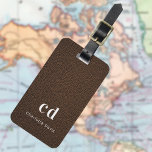 Étiquette À Bagage monogramme de texture en cuir Brown<br><div class="desc">Brown impression en faux cuir comme arrière - plan. Personnalisez et ajoutez vos lettres monographiques et votre nom complet sur le devant. Vos coordonnées au verso.</div>